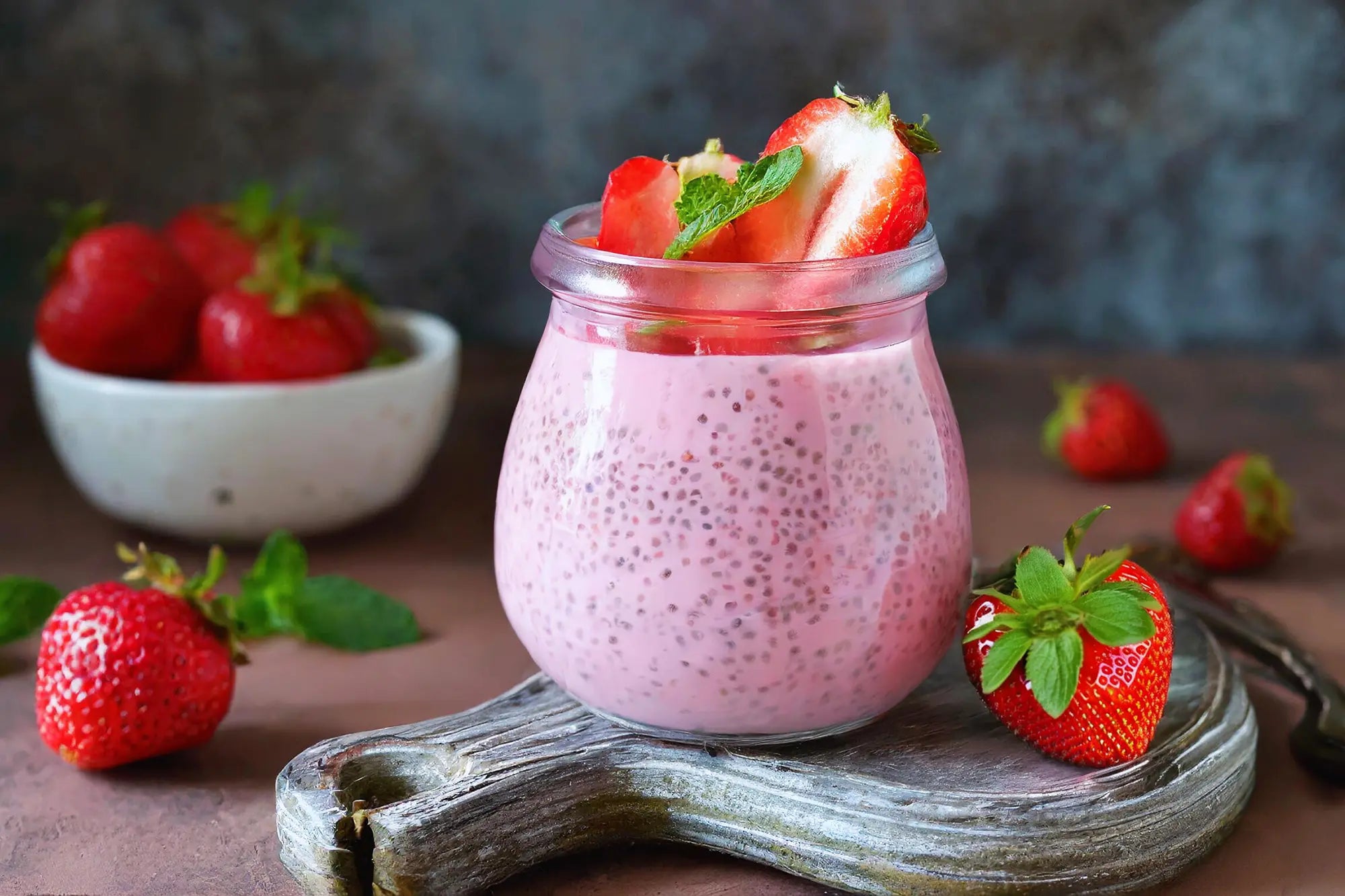 Keto Erdbeer-Chia-Pudding